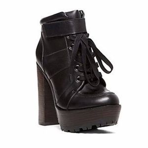 Steve Madden Deluxe Shoe